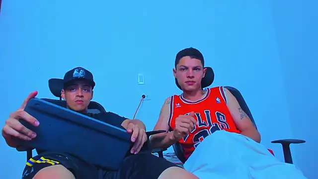 Thomas-Wil Adlı Modelin Canlı XXX Sohbeti