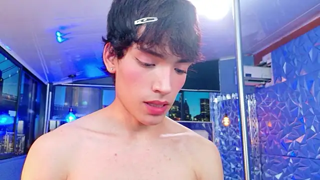 Chatroom XXX en direct de AlecciaNova