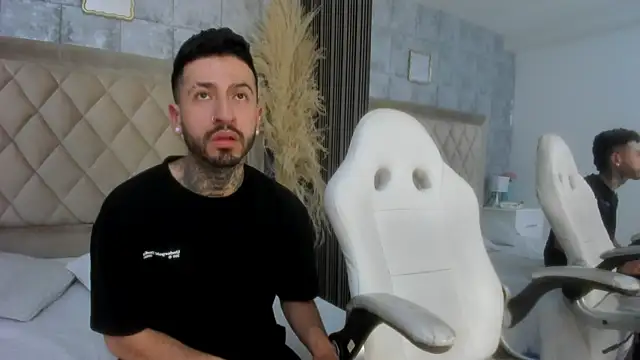 StevenAndLaura Show in webcam