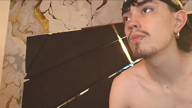 Show modela Couple_In_Heat na web-kameri