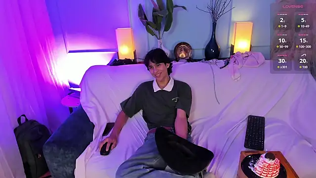 Cheys_Mast Live XXX Chat