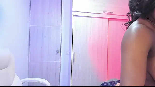 fioresantamaria's Live XXX Chat