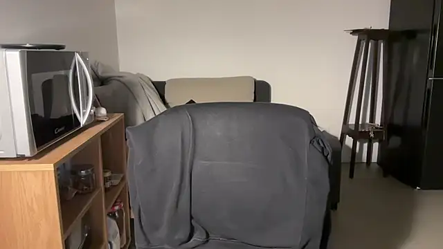 Fla_85: διαδικτυακό σόου στην κάμερα