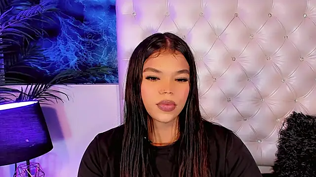 Keira_Fox31 在線直播表演