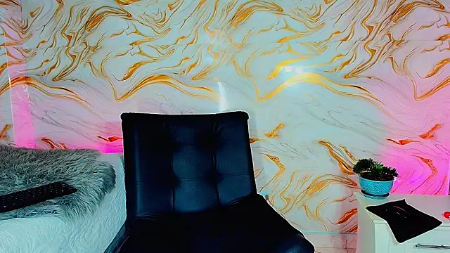 EbonyHansNight Show in webcam