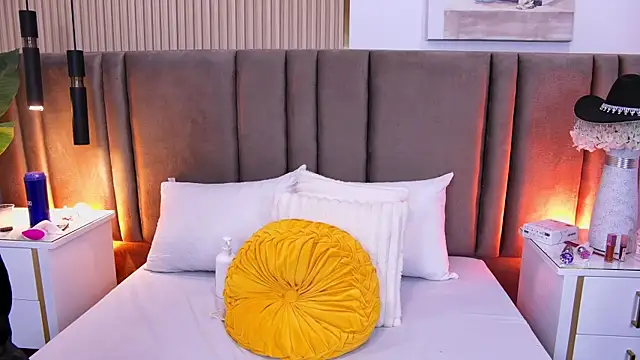 دردشة SaraLugo الجنسية المباشرة