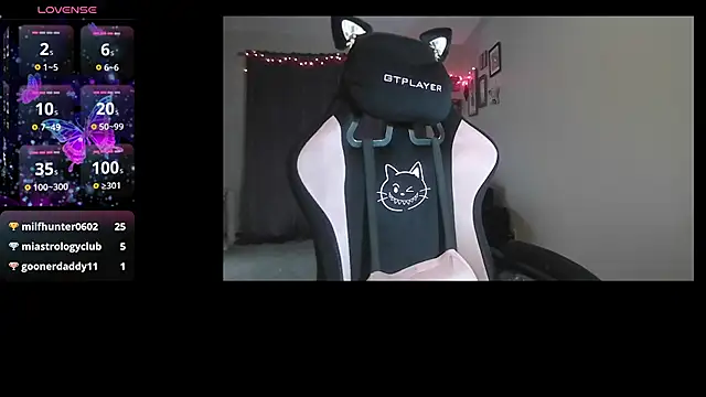 odetteraine: διαδικτυακό σόου στην κάμερα