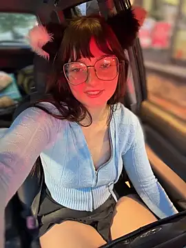 urpuppymoon's Live XXX Chat