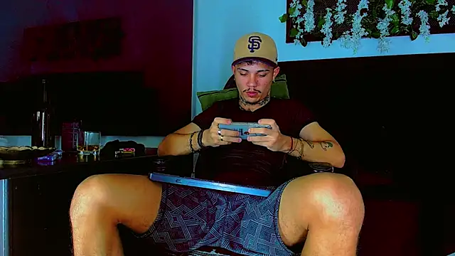 HannibalLester Show in webcam