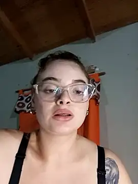 Emmacut élő XXX-chatje