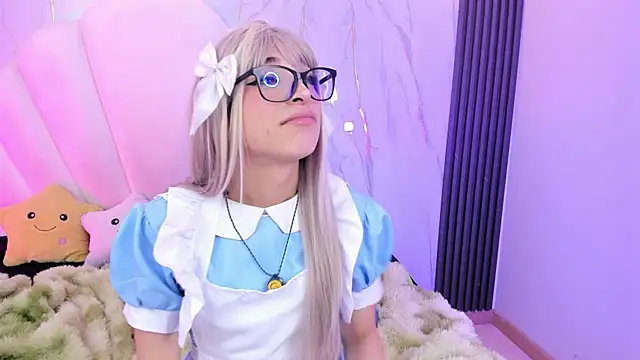 Pokazy przed kamerką – AliiceWonderland_