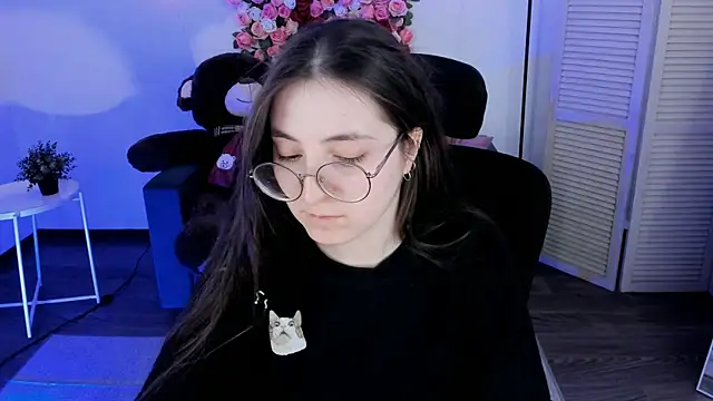 VirtuallVoyant's Live XXX Chat