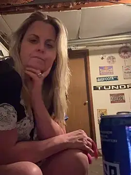 Milfshaker50's Live XXX Chat