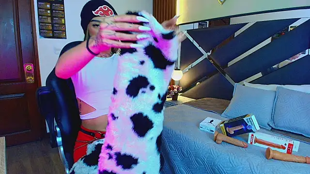 Kittie_Vixen Adlı Modelin Canlı XXX Sohbeti