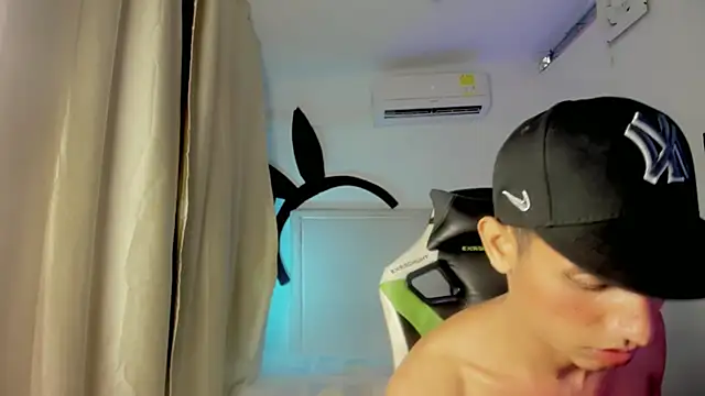 Show modela Jr_flow na web-kameri