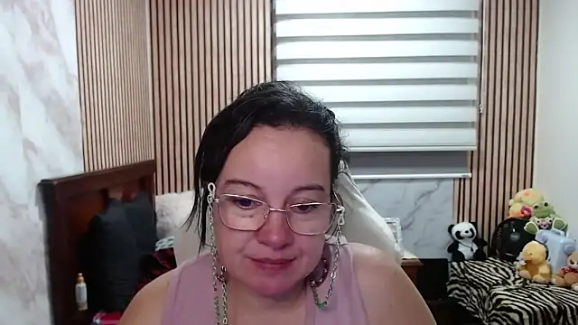 Chat +18 de Sonialorens_ ao vivo