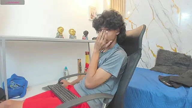 Zayn_Fox32's Webcam Show