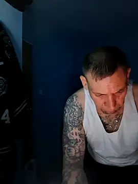 Brandon23xxxgb Show in webcam