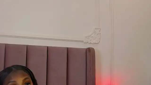 LiaTrainor's Live XXX Chat