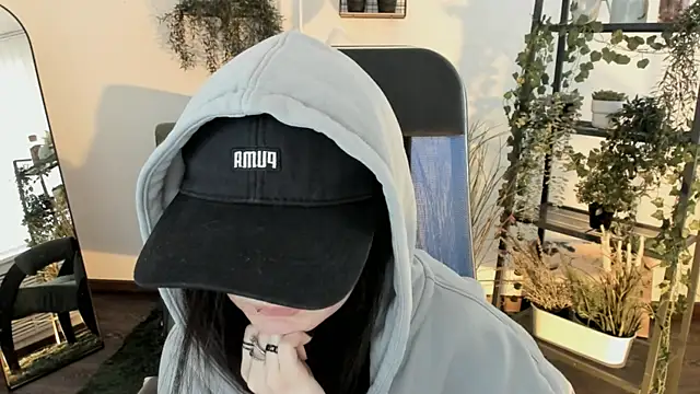 Elainebeness 现场XXX聊天