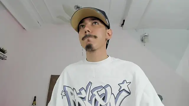 finn_jackson's Live XXX Chat