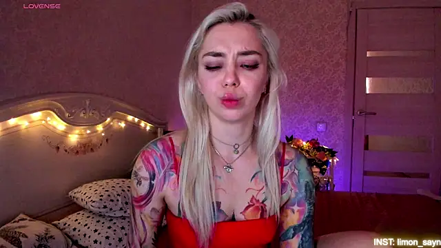 LillyMoure_'s Live XXX Chat