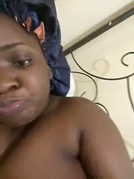 Show modela sweet18creamybigpussy na web-kameri