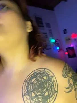 عرض كام name_less_lulu