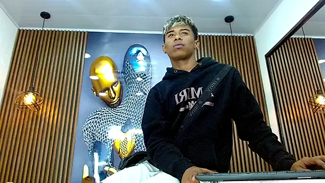 LuckyBluex Adlı Modelin Web Kamerası Şovu