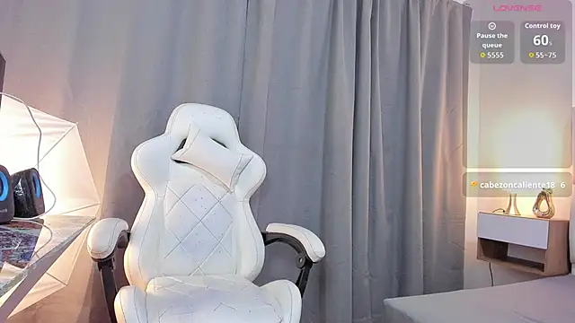 Chat +18 de Aurora_Rinaldi ao vivo