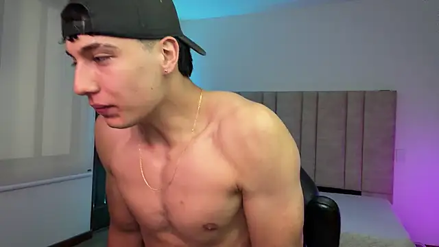 CHRIS_MORGAN1: διαδικτυακό σόου στην κάμερα