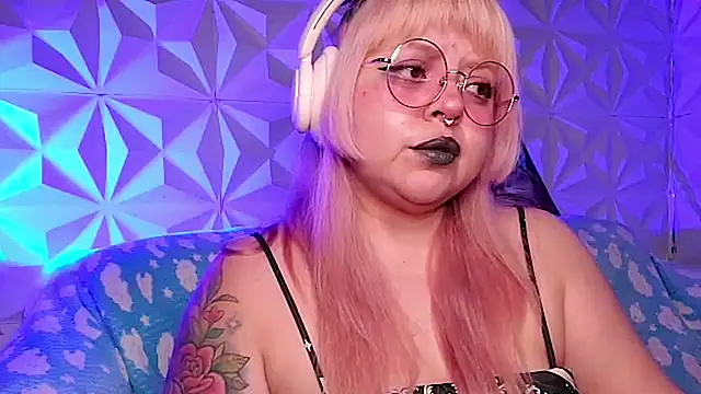 XXX chat uživo modela Satyn_doll