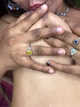 Chatroom XXX en direct de HOTTY-TINA