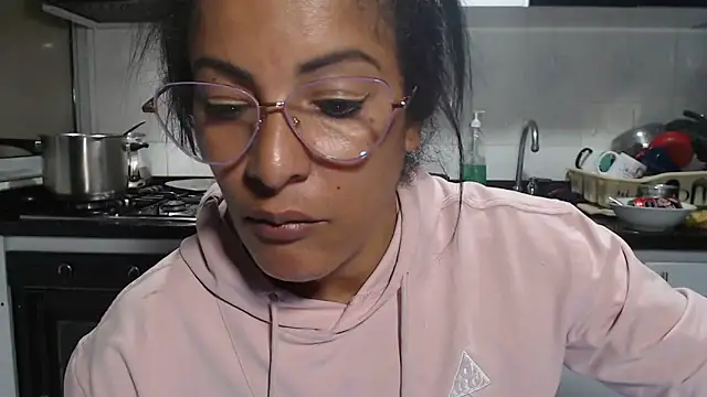 Chat +18 de kateleyagrey ao vivo