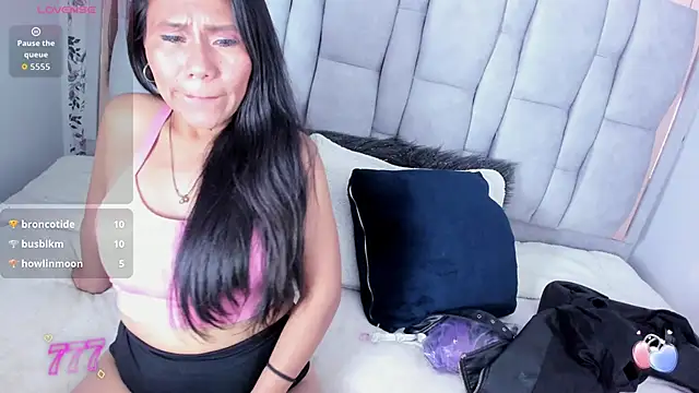 Keyla_Brunette_ Chat XXX in diretta