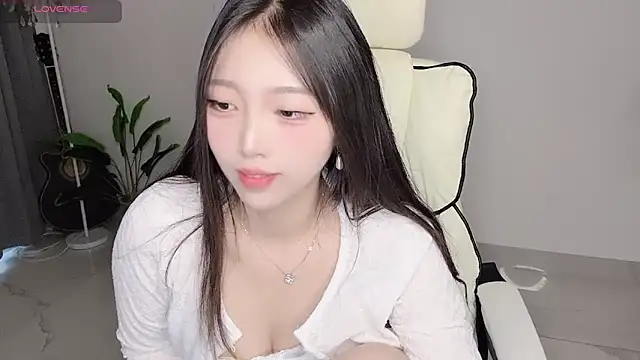 Yukiy8877 即時 XXX 聊天