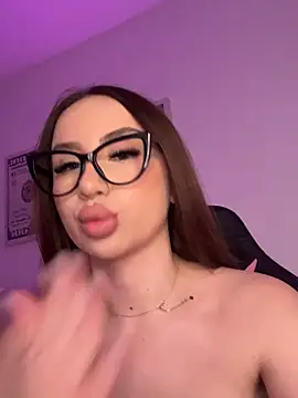 Онлайн чат XXX KemberlyEll