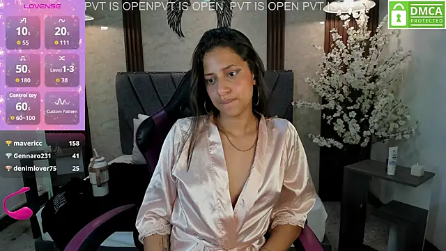 Atiena_ – Naživo XXX chat