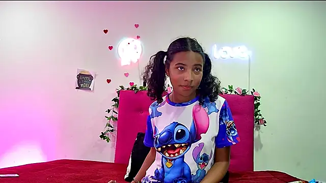 Ellie_Cute7's Live XXX Chat