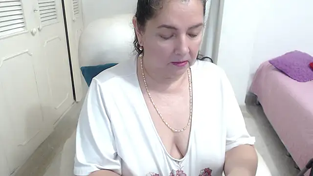 Chatroom XXX en direct de leonela_69