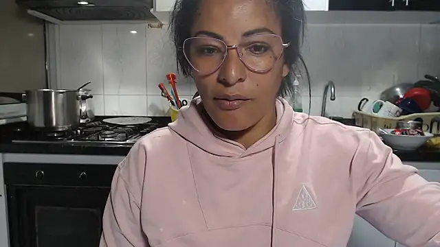 kateleyagrey – Naživo XXX chat