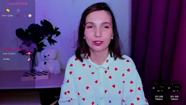 Chat XXX en directo de KindHazelHere_