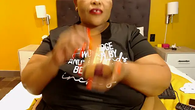 ONIONBOOOTY69 Chat XXX in diretta