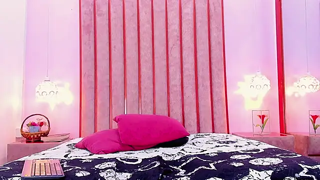 Chat XXX en directo de Lucie_Red