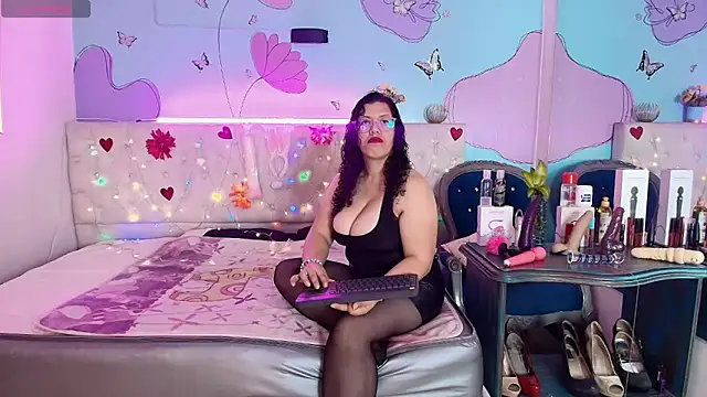 Chat +18 de Zaly_mature ao vivo