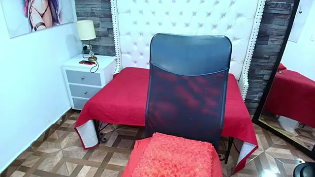 TRINY_TS' Webcam Show