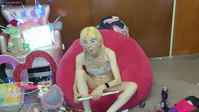 Skinygirl's Live XXX Chat