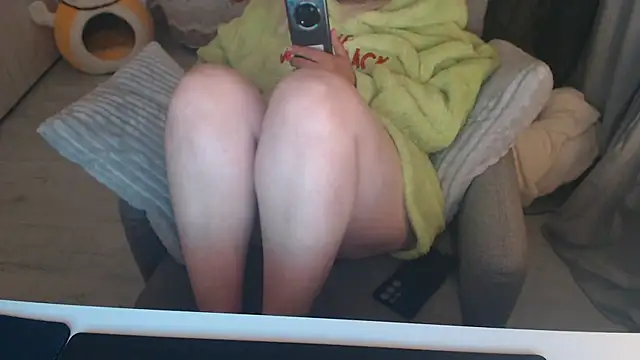 Divineblond Webcam show