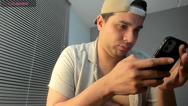 Latin_boy_surprisee's Webcam Show