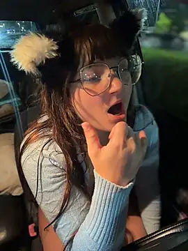 Pokazy przed kamerką – urpuppymoon